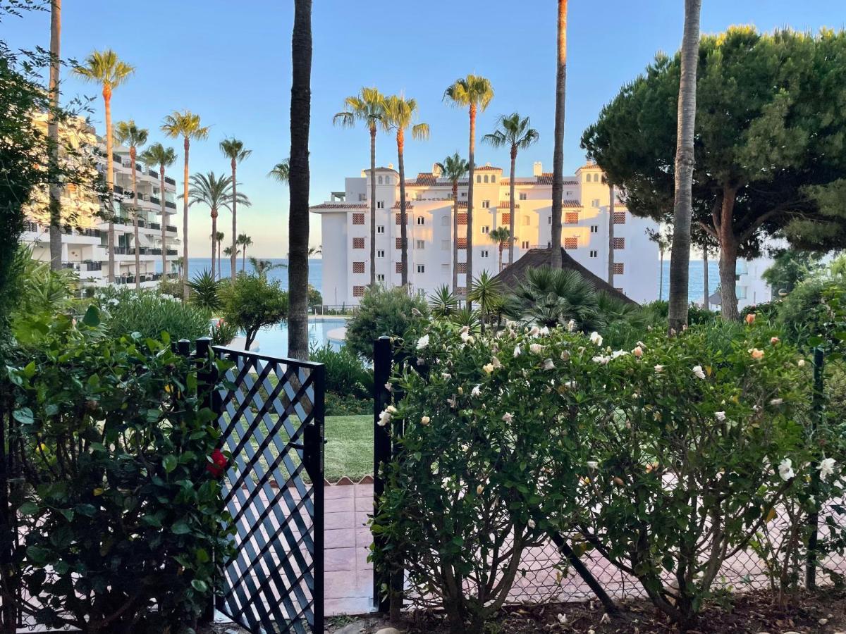 Mi Capricho, Beachfront, Grownfloor, Private Garden & Terrace Sitio de Calahonda エクステリア 写真