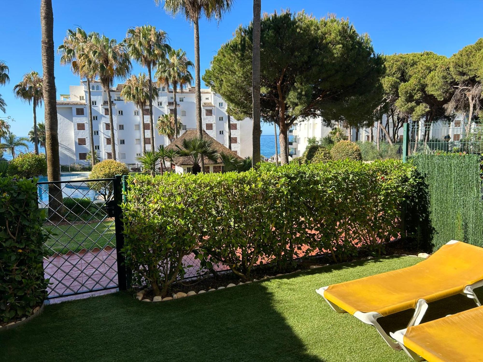 Mi Capricho, Beachfront, Grownfloor, Private Garden & Terrace Sitio de Calahonda エクステリア 写真