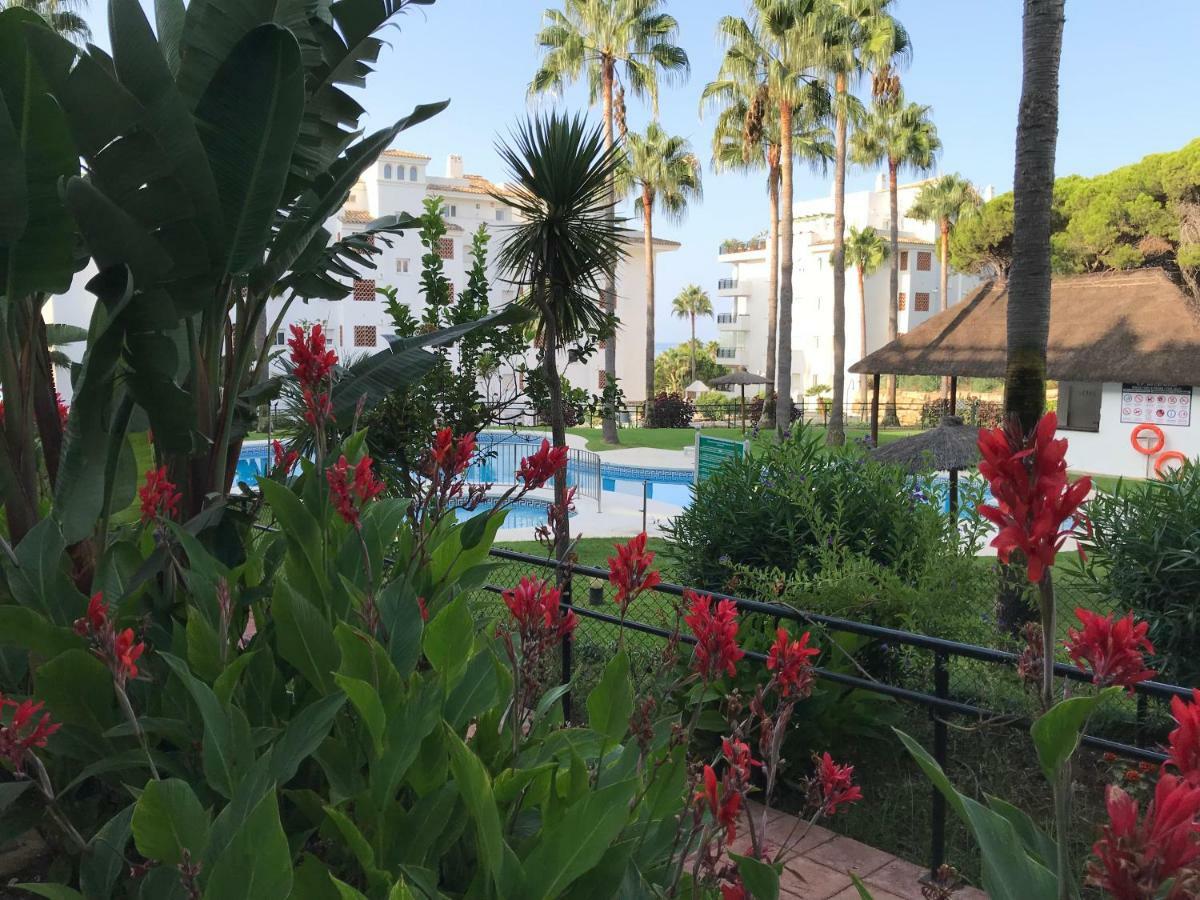 Mi Capricho, Beachfront, Grownfloor, Private Garden & Terrace Sitio de Calahonda エクステリア 写真
