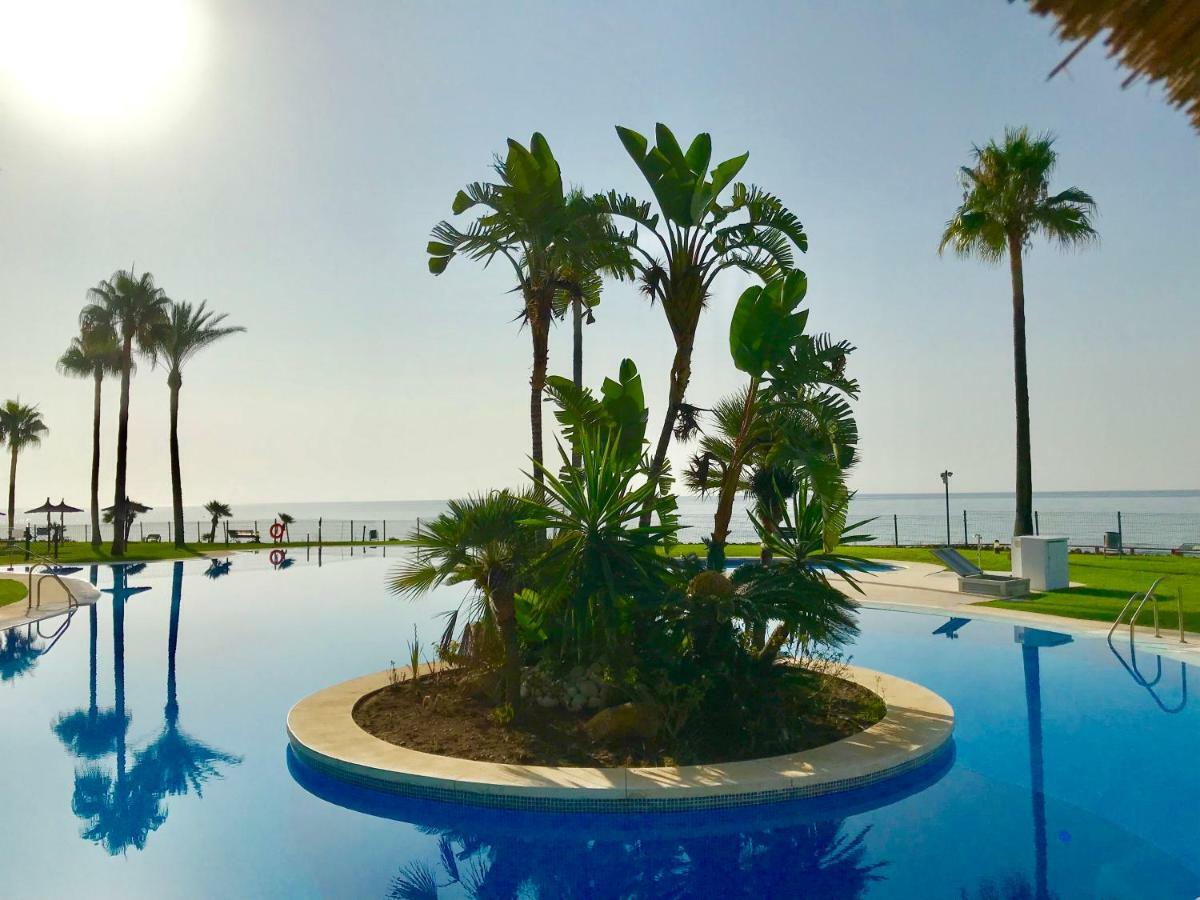 Mi Capricho, Beachfront, Grownfloor, Private Garden & Terrace Sitio de Calahonda エクステリア 写真