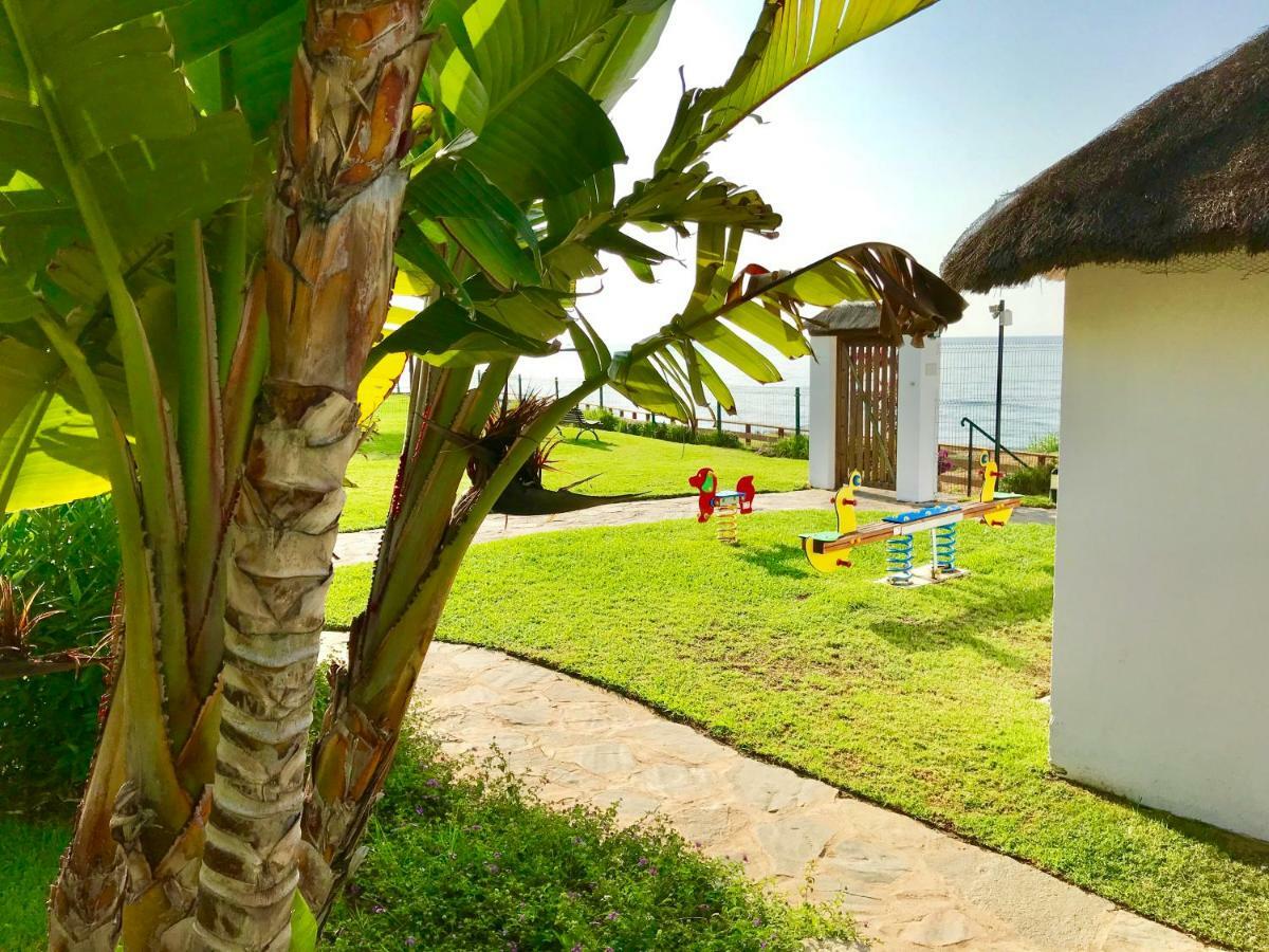 Mi Capricho, Beachfront, Grownfloor, Private Garden & Terrace Sitio de Calahonda エクステリア 写真