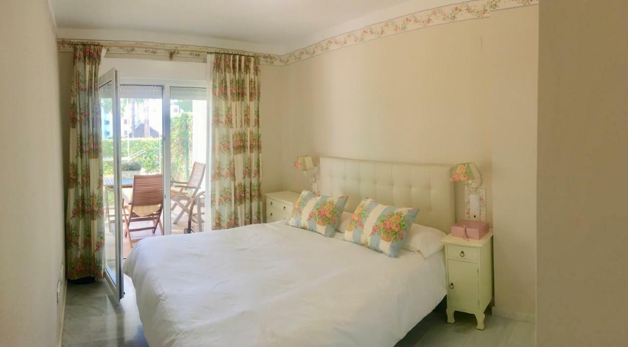 Mi Capricho, Beachfront, Grownfloor, Private Garden & Terrace Sitio de Calahonda エクステリア 写真